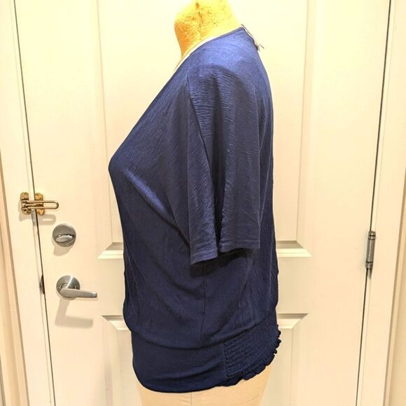 NWT Love & Legend 1X Navy Blue Ruched Back V-Neck Top - Picture 5 of 9